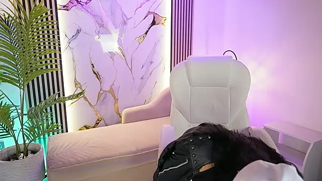 Snapshot of MeganLowell chatting on November 27, 7:05 pm MeganLowell online show from November 27, 7:05 pm