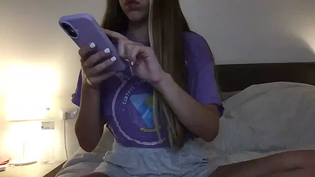 Snapshot of Martimartinaxx chatting on July 2, 8:37 pm Martimartinaxx online show from July 2, 8:37 pm