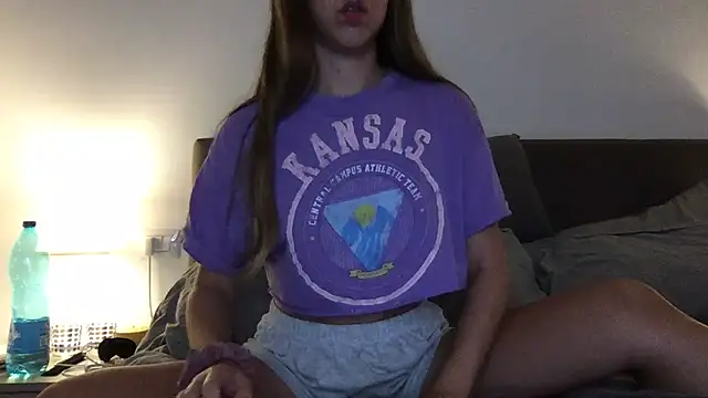 Snapshot of Martimartinaxx chatting on July 14, 8:47 pm Martimartinaxx online show from July 14, 8:47 pm