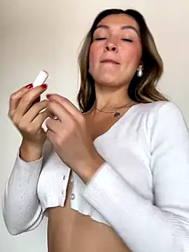 Snapshot of GeorginaBlack chatting on December 14, 4:34 pm GeorginaBlack online show from December 14, 4:34 pm