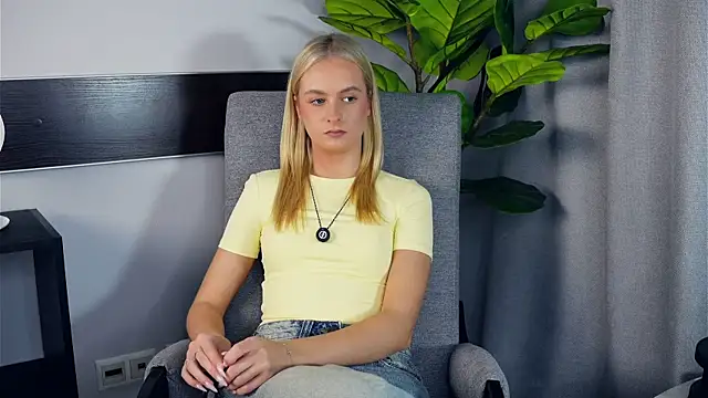 Snapshot of TheresaBreth chatting on November 18, 10:09 am TheresaBreth online show from November 18, 10:09 am