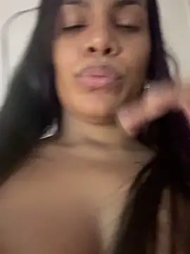 Snapshot of ArielleMillerr- chatting on December 16, 5:51 pm ArielleMillerr- online show from December 16, 5:51 pm