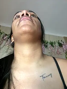 Snapshot of ArielleMillerr- chatting on January 5, 5:49 pm ArielleMillerr- online show from January 5, 5:49 pm