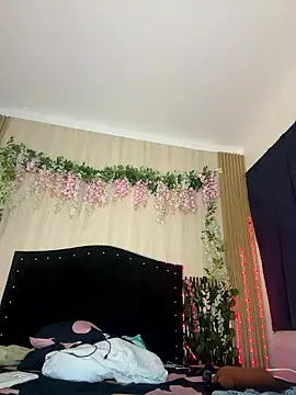 Snapshot of ArielleMillerr- chatting on January 17, 6:22 pm ArielleMillerr- online show from January 17, 6:22 pm