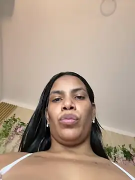 Snapshot of ArielleMillerr- chatting on February 6, 5:49 pm ArielleMillerr- online show from February 6, 5:49 pm