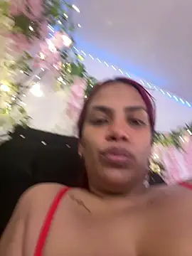 Snapshot of ArielleMillerr- chatting on June 13, 5:22 pm ArielleMillerr- online show from June 13, 5:22 pm