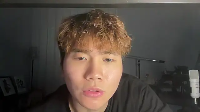 Snapshot of Juhone chatting on December 1, 6:40 am Juhone online show from December 1, 6:40 am