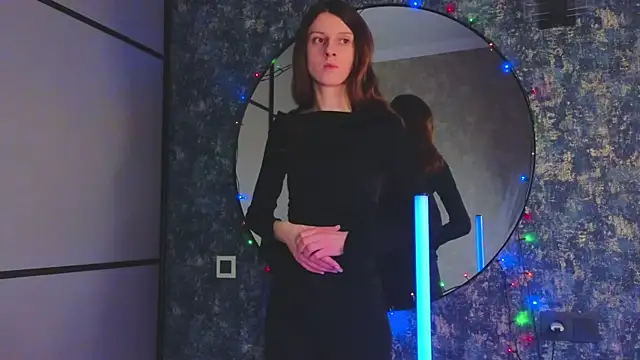 VelvetNyxen online show from December 21, 2:35 pm