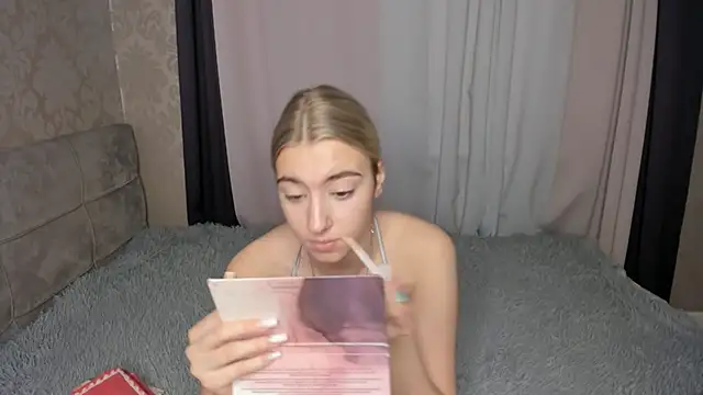 sugarplum x online show from December 19, 9:05 am