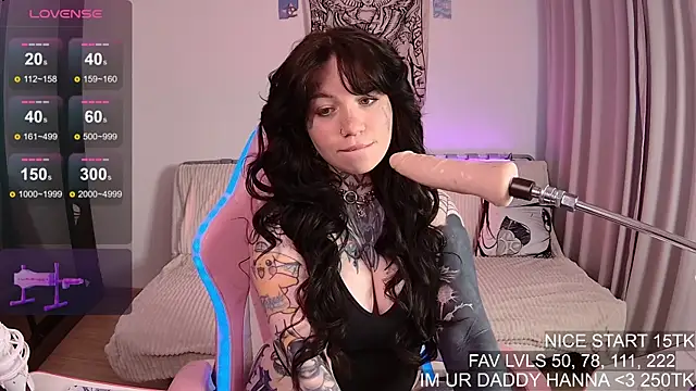 Snapshot of hanna_baeee chatting on November 21, 12:26 pm hanna baeee online show from November 21, 12:26 pm