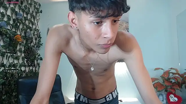 Snapshot of DraxBlade09 chatting on November 24, 7:46 pm DraxBlade09 online show from November 24, 7:46 pm