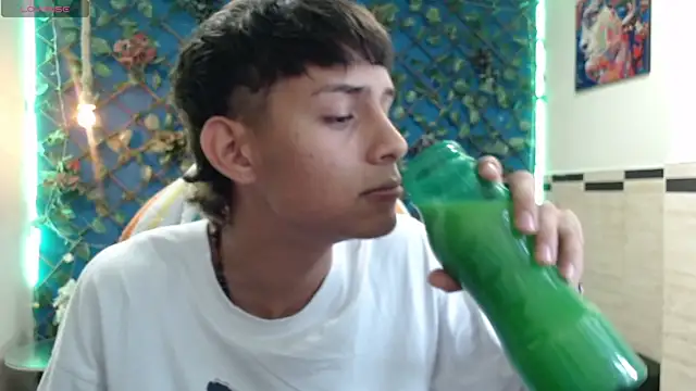 Snapshot of DraxBlade09 chatting on December 14, 3:45 am DraxBlade09 online show from December 14, 3:45 am