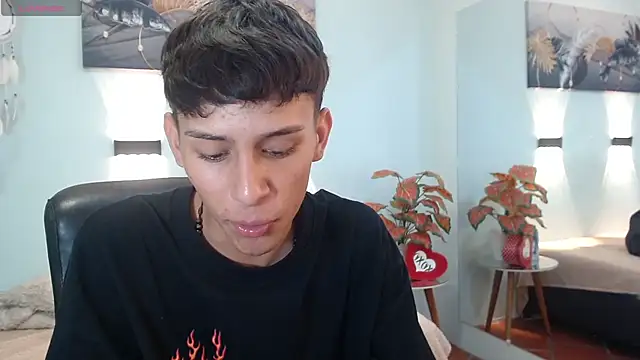 Snapshot of DraxBlade09 chatting on December 14, 8:13 pm DraxBlade09 online show from December 14, 8:13 pm