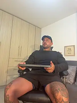 Snapshot of david10kc chatting on November 25, 9:04 pm david10kc online show from November 25, 9:04 pm