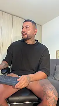 Snapshot of david10kc chatting on December 14, 1:55 am david10kc online show from December 14, 1:55 am