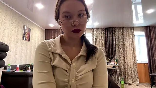 Snapshot of OliviaMoon_24 chatting on November 21, 4:11 am OliviaMoon 24 online show from November 21, 4:11 am