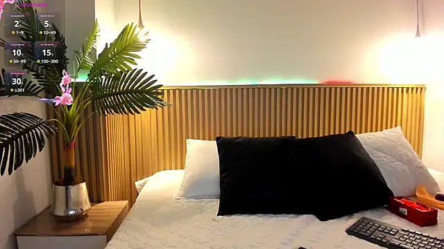 Samantha Sra  online show from February 11, 11:32 pm