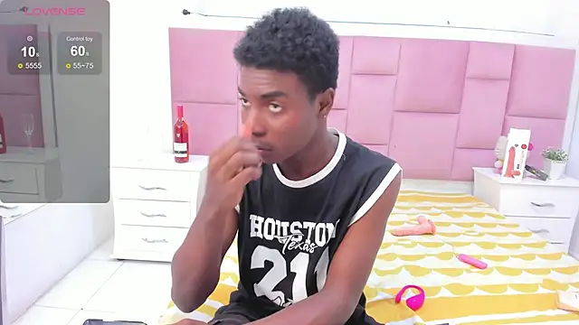 Snapshot of NoahJhonson69 chatting on December 2, 6:58 pm NoahJhonson69 online show from December 2, 6:58 pm