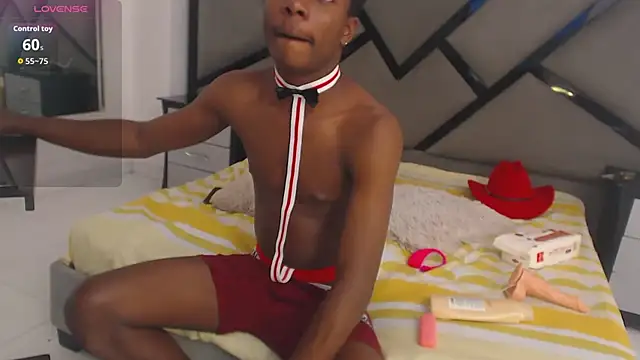 Snapshot of NoahJhonson69 chatting on December 5, 7:10 pm NoahJhonson69 online show from December 5, 7:10 pm