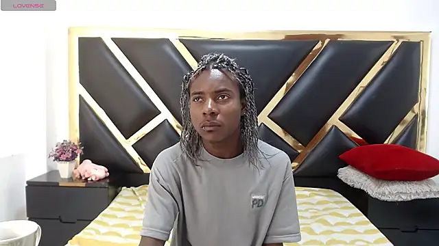 Snapshot of NoahJhonson69 chatting on June 3, 12:19 pm NoahJhonson69 online show from June 3, 12:19 pm