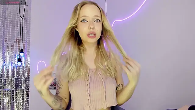 Snapshot of lucy_loy chatting on November 20, 1:55 pm lucy loy online show from November 20, 1:55 pm