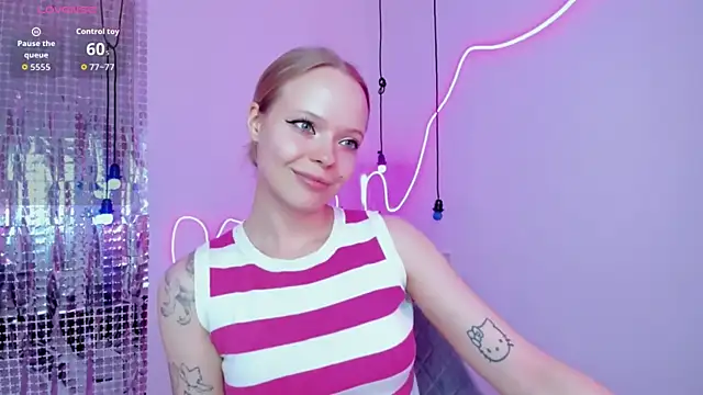 Snapshot of lucy_loy chatting on December 19, 2:13 pm lucy loy online show from December 19, 2:13 pm