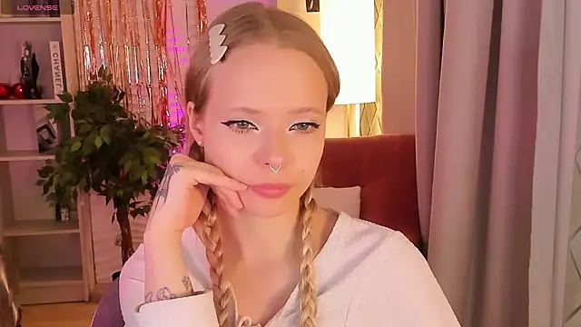 lucy loy online show from January 17, 1:49 pm