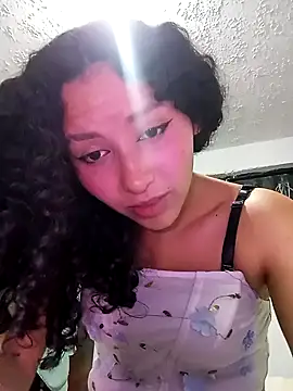 Snapshot of pettymoon1 chatting on November 25, 11:27 pm pettymoon1 online show from November 25, 11:27 pm