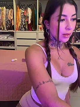 Snapshot of thauanydemontie chatting on May 26, 5:53 pm thauanydemontie online show from May 26, 5:53 pm