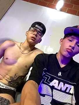 Snapshot of Handsome_boys69 chatting on December 5, 3:48 am Handsome boys69 online show from December 5, 3:48 am