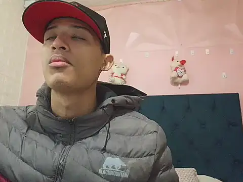 Snapshot of saniasex2025 chatting on December 2, 1:17 pm saniasex2025 online show from December 2, 1:17 pm