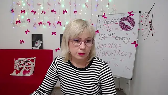 LaurenWishy online show from March 7, 6:27 pm