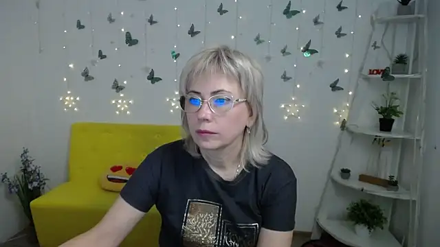 LaurenWishy online show from March 17, 7:01 am