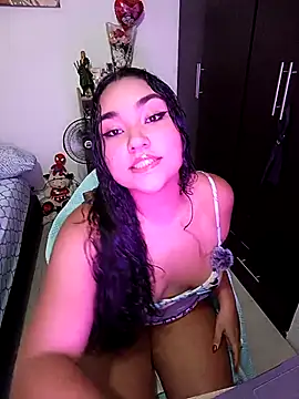 Snapshot of Tinablakee_ chatting on November 23, 3:39 am Tinablakee online show from November 23, 3:39 am