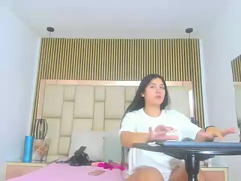 Snapshot of HannaANDcherri chatting on November 25, 8:09 pm HannaANDcherri online show from November 25, 8:09 pm