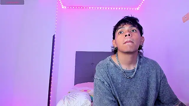 Snapshot of tessa__evans chatting on February 6, 12:48 am tessa evans online show from February 6, 12:48 am