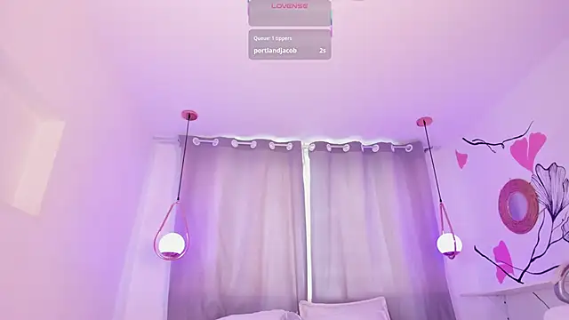 Alaska deluxe online show from December 14, 7:29 pm