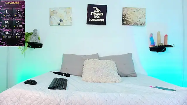 Maddy  Jones online show from March 7, 7:22 pm