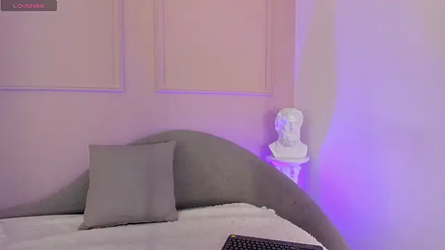 Snapshot of cleo_johnson chatting on November 23, 8:41 pm cleo johnson online show from November 23, 8:41 pm