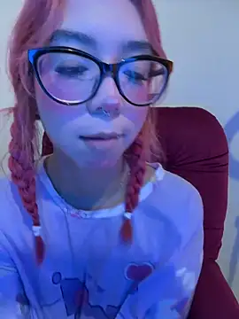 Valen-Foxx1 online show from April 4, 1:30 pm