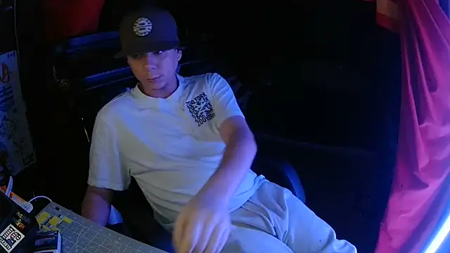 Bowerboi online show from November 26, 9:21 am