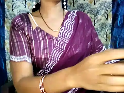 Snapshot of Sassy_Shanvi chatting on December 17, 11:33 pm Sassy Shanvi online show from December 17, 11:33 pm