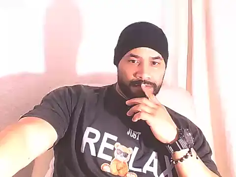 Snapshot of musclehetero chatting on February 24, 9:13 pm musclehetero online show from February 24, 9:13 pm