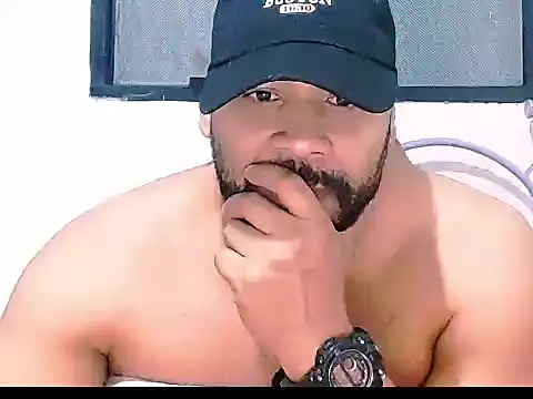 Snapshot of musclehetero chatting on March 3, 6:52 am musclehetero online show from March 3, 6:52 am