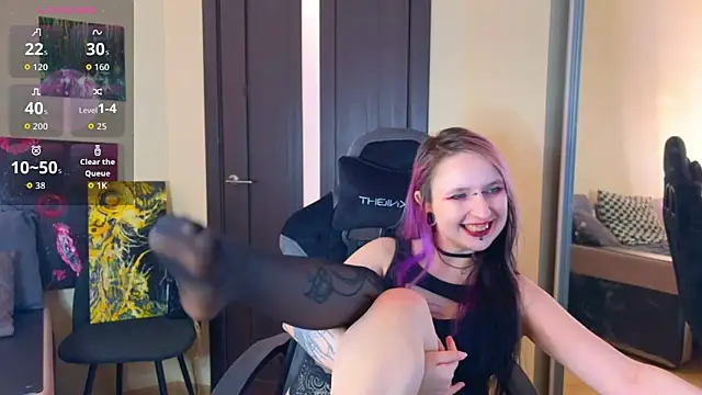 Snapshot of lavender_monster chatting on February 15, 10:14 am lavender monster online show from February 15, 10:14 am