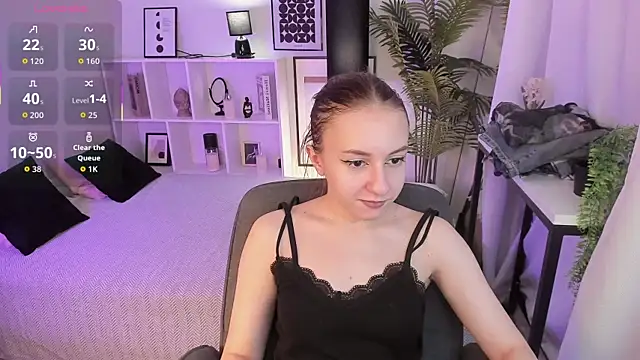 Snapshot of BeautifulSnake chatting on December 2, 8:37 pm BeautifulSnake online show from December 2, 8:37 pm