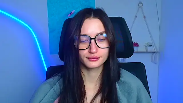 Snapshot of Stella_XO chatting on February 17, 6:43 am Stella XO online show from February 17, 6:43 am