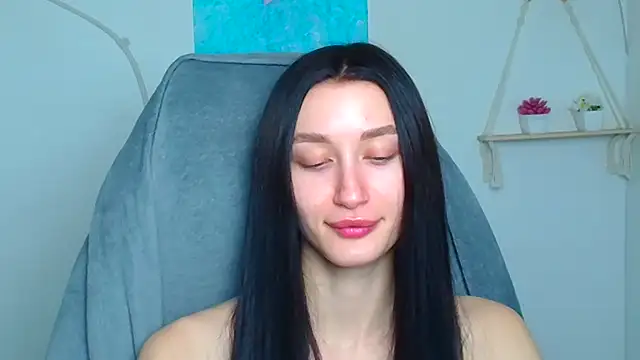 Stella XO online show from March 4, 6:30 am