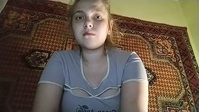 Snapshot of KikiBang chatting on April 21, 6:44 pm KikiBang online show from April 21, 6:44 pm