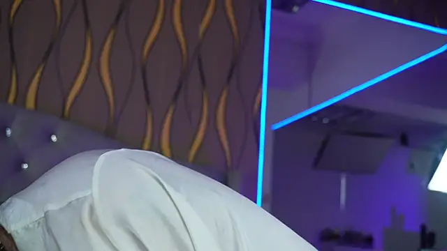 Snapshot of lovely_sophia_ chatting on November 25, 6:02 am lovely sophia online show from November 25, 6:02 am